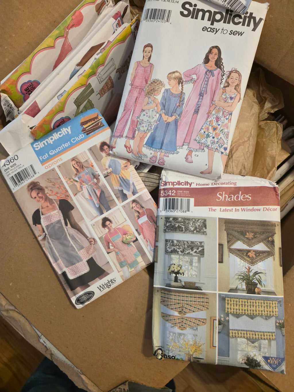 Lot of Sewing Patterns (16x12x12 box full)